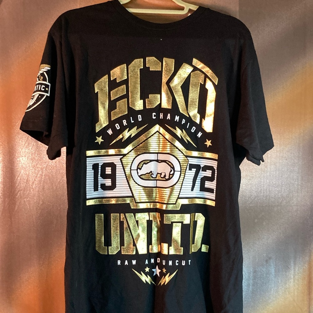 Ecko unlimited size L black t-shirt with‎ gold and white on front/back. K